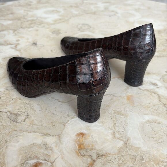 Stuart Weitzman Crocodile Leather Pumps Vintage 2” Heels - Picture 8 of 14
